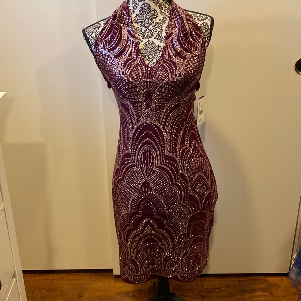 NWT. Macy's Jump Apparel sz M. Burgundy around d neck w/rose gold glitter design